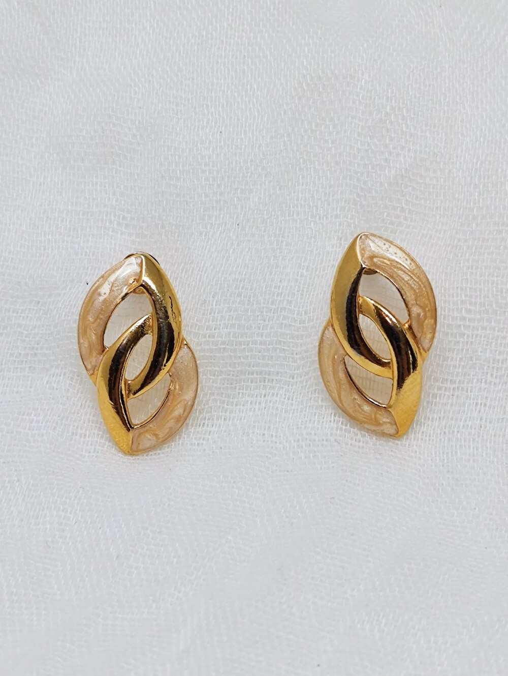 Gold Tone Interlocking Leaf Stud Earrings - Vintage Women Jewelry